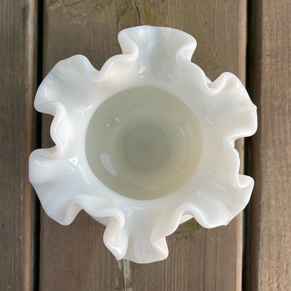 Vintage Fenton Ruffled Edge Milk Glass Rose Bowl Retro Glass Decor - Picture 9 of 13